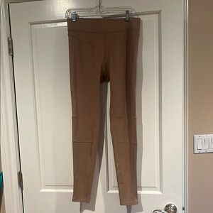 Camel colored alo brand leggings.